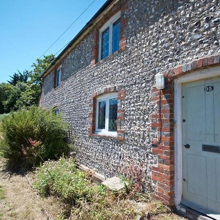Wish Cottage Ratton Екстериор снимка
