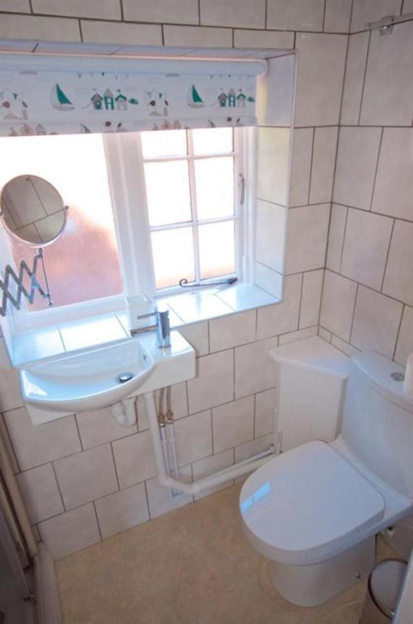 Wish Cottage Ratton Екстериор снимка