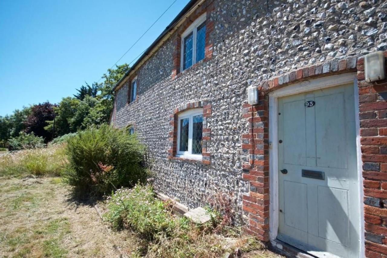 Wish Cottage Ratton Екстериор снимка